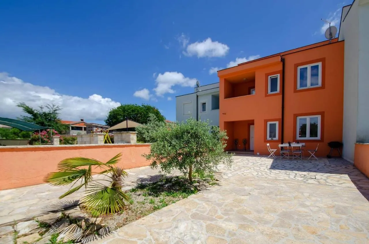 Marčana Holiday House With Swimming Pool Iva קרואטיה