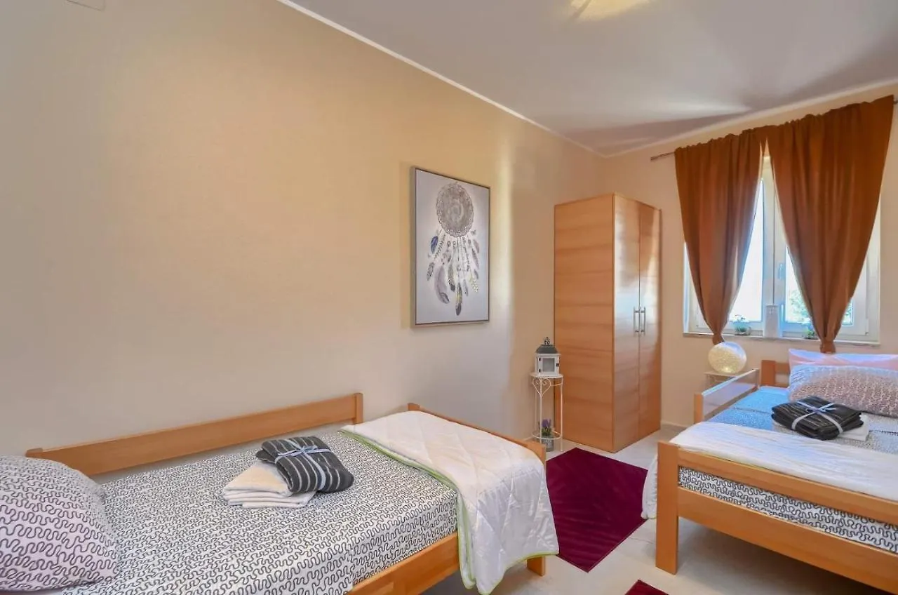Villa Holiday House With Swimming Pool Iva Marčana