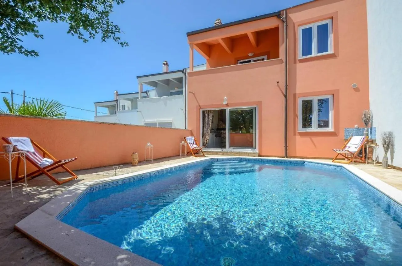 Villa Holiday House With Swimming Pool Iva Marčana