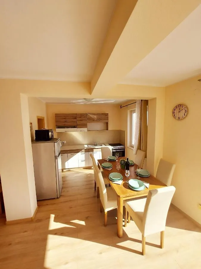 Holiday House With Swimming Pool Iva Marčana 0*,